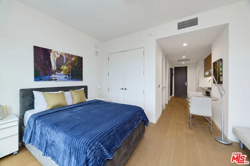 877 S Francisco Street #1220 photo 8
