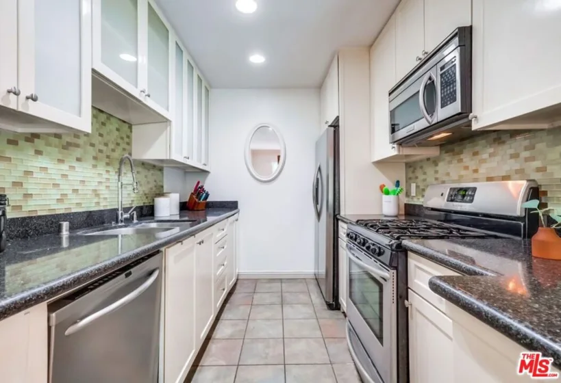 1275 Havenhurst Drive #4 photo 24