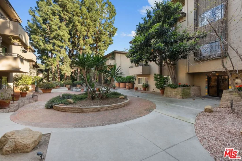 6752 Hillpark Drive #202 photo 33