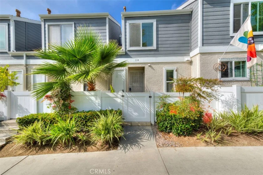 114 Birchwood Lane photo 1