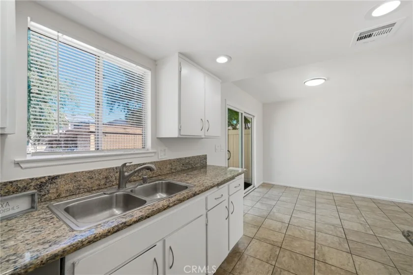3469 Columbia photo 4