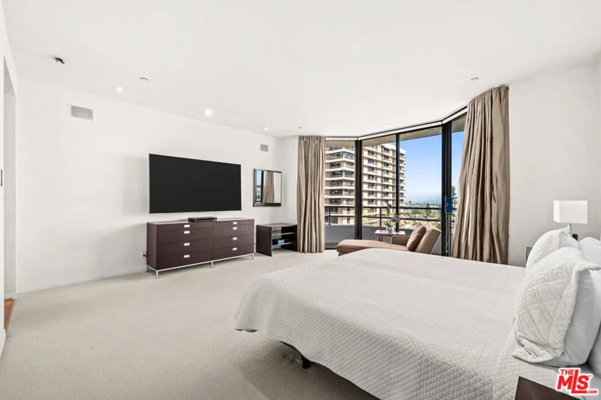 10601 Wilshire Boulevard #702 photo 10