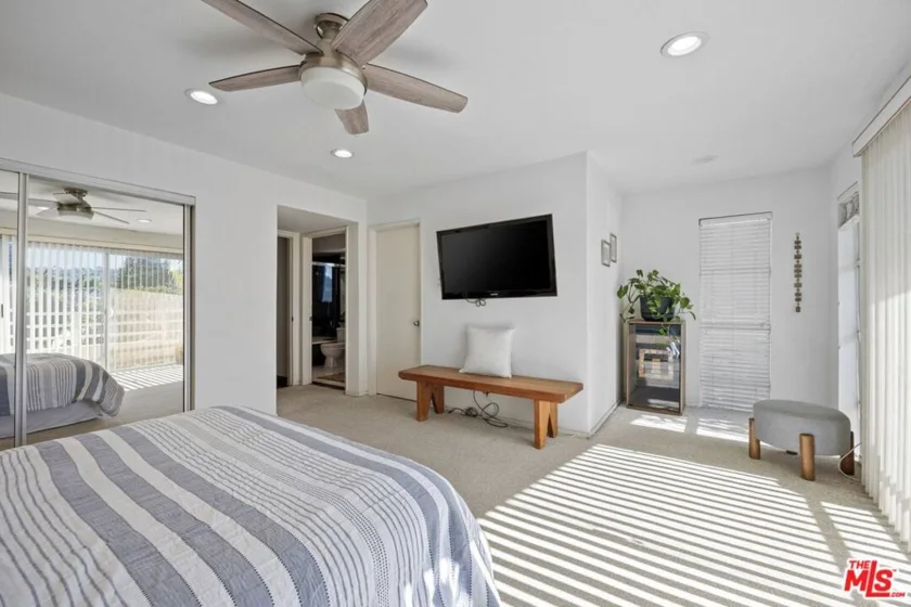 4549 Haskell Avenue #1 photo 18