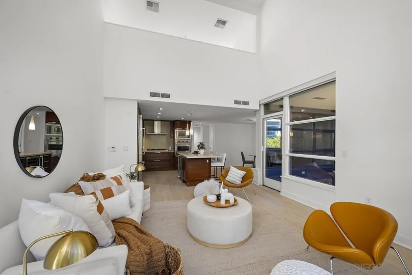 1325 Pacific Highway #313 photo 35