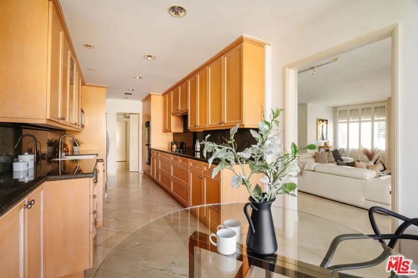 121 S Palm Drive #401 photo 21