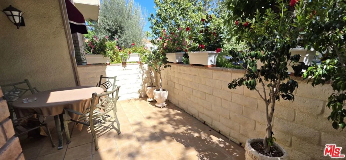 17707 Magnolia Boulevard photo 6