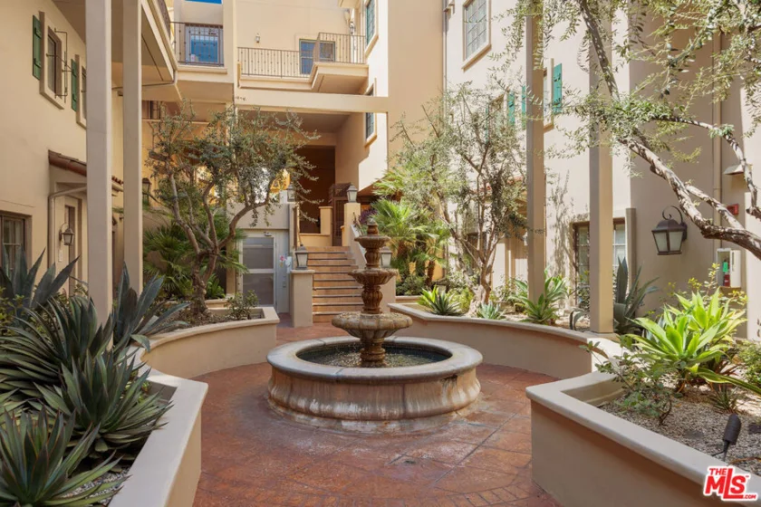 851 N San Vicente Boulevard #304 photo 2