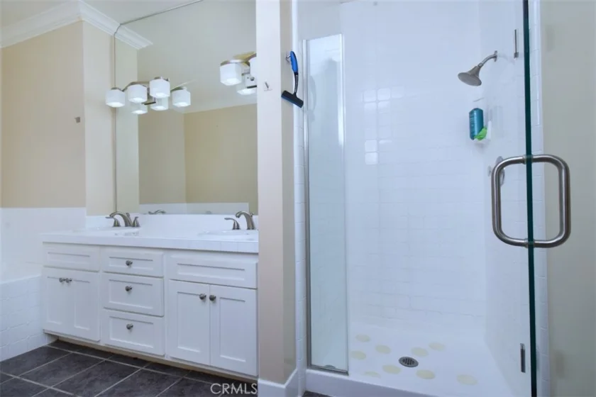 4236 Longridge Avenue #103 photo 1
