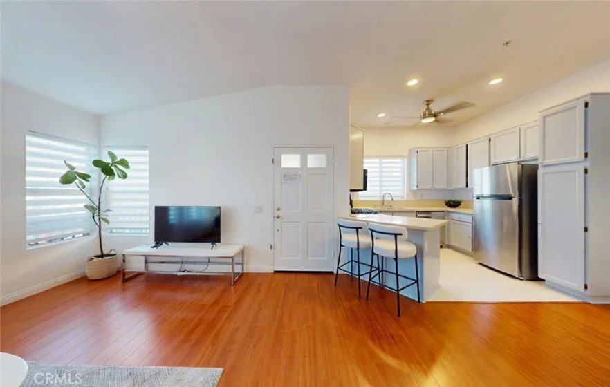 210 California Court photo 8