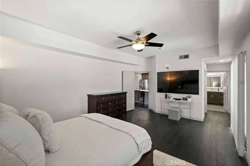 4477 Woodman Avenue #202 photo 12