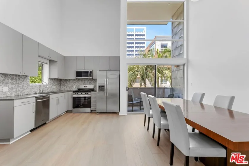 7062 Hawthorn Avenue #101 photo 1