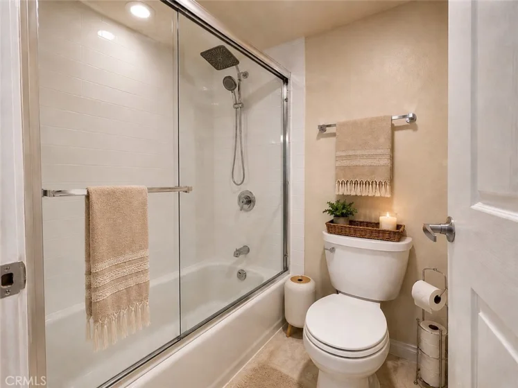 5565 Canoga Avenue #207 photo 11