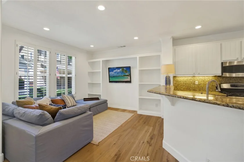56 Nantucket Lane photo 8