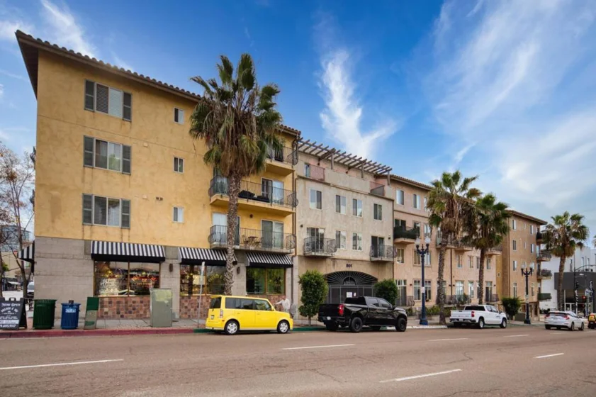 801 W Hawthorn Street #203 photo 1