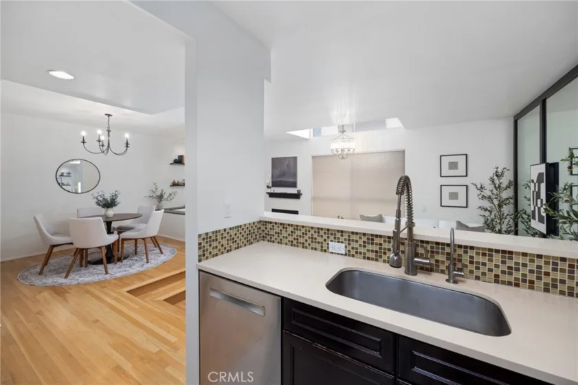 520 S Barrington Avenue #116 photo 17