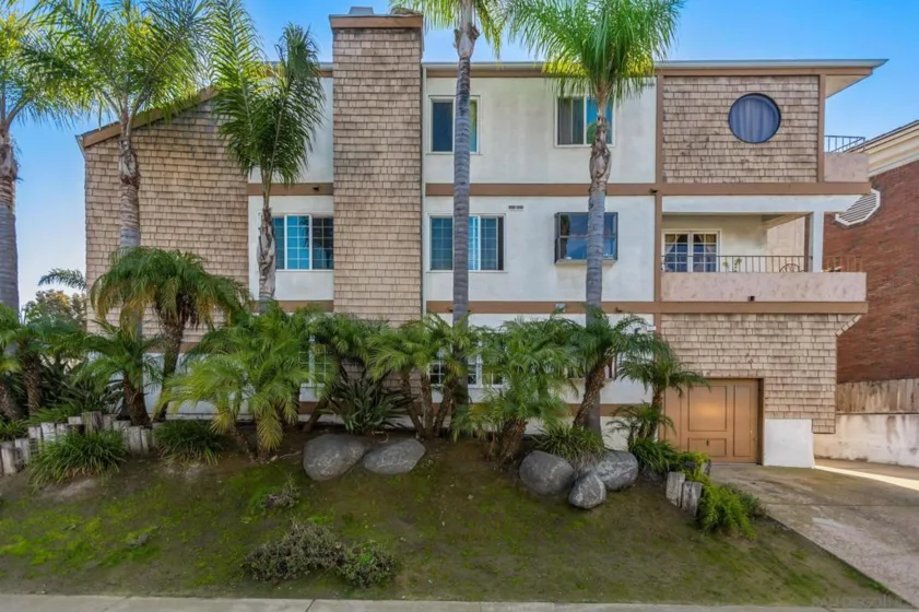 2133 Chatsworth Boulevard photo 1