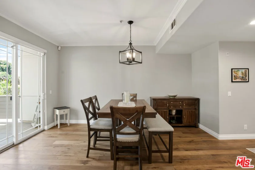 1426 N Laurel Avenue #110 photo 14