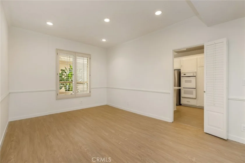 5216 Yarmouth Avenue #105 photo 9