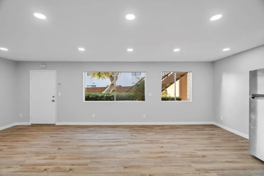 1274 Holly Avenue photo 8