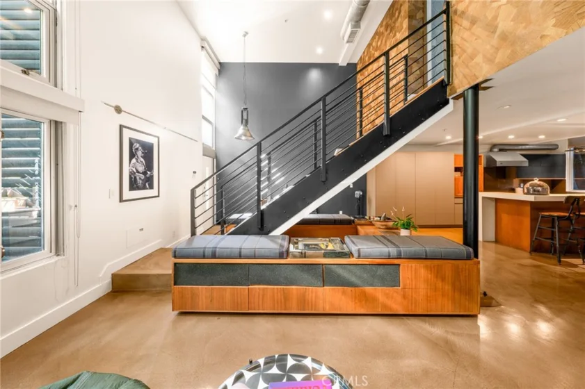 1037 N Laurel Avenue #11B photo 4
