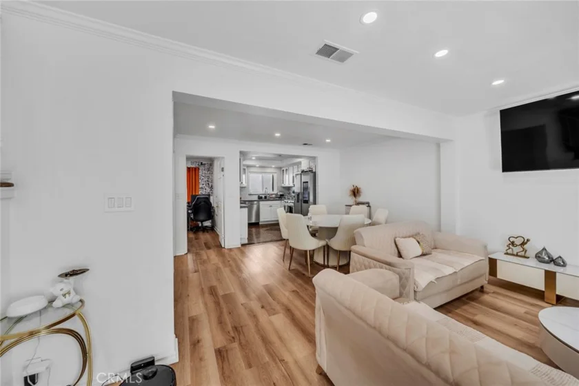 13412 Burbank photo 10