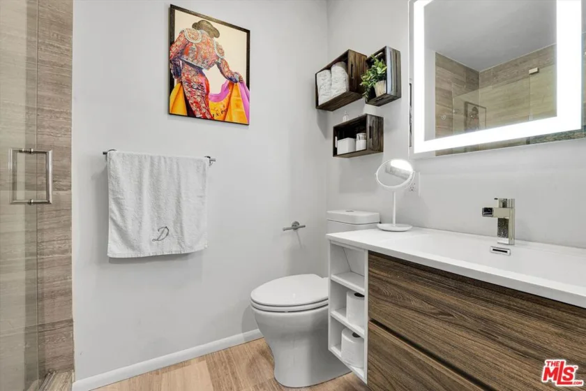 1233 N Laurel Avenue #114 photo 11