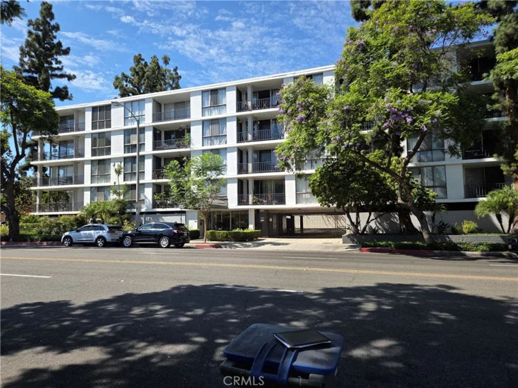601 E Del Mar Boulevard photo 1