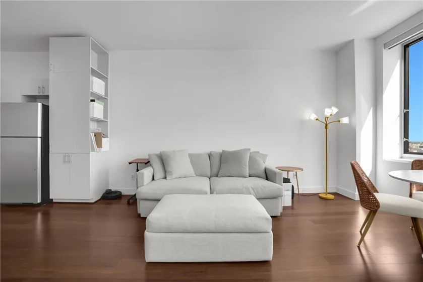 3810 Wilshire Boulevard #1009 photo 9