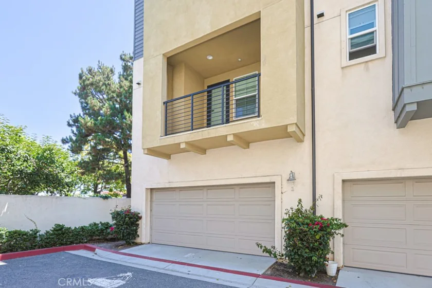 1410 N Harbor #1 photo 3