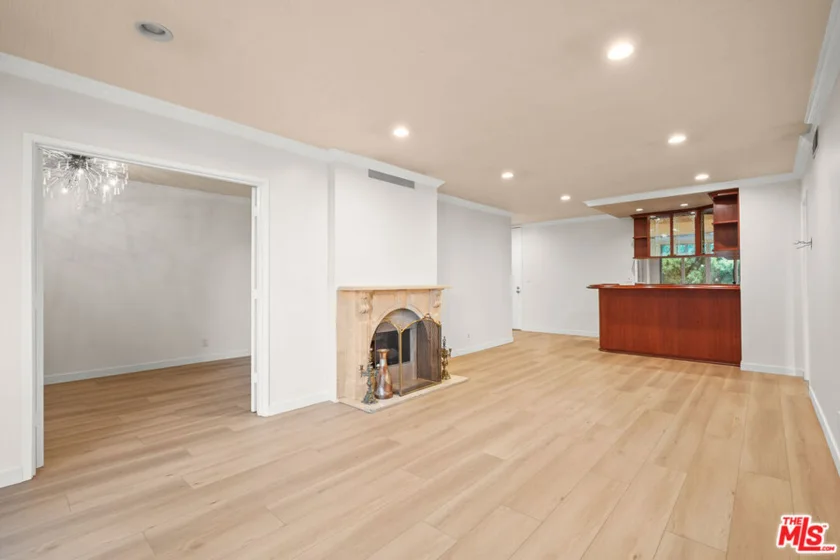 1010 N Kings Road #303 photo 1