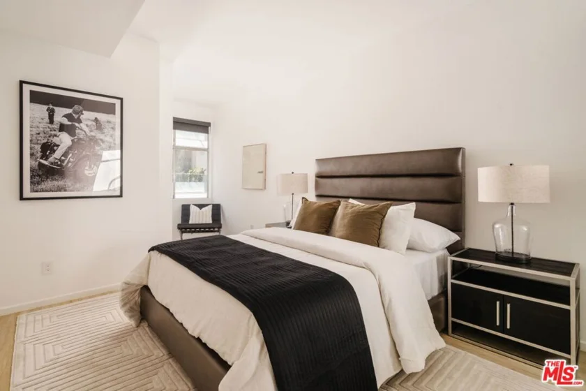 121 S Palm Drive #401 photo 22