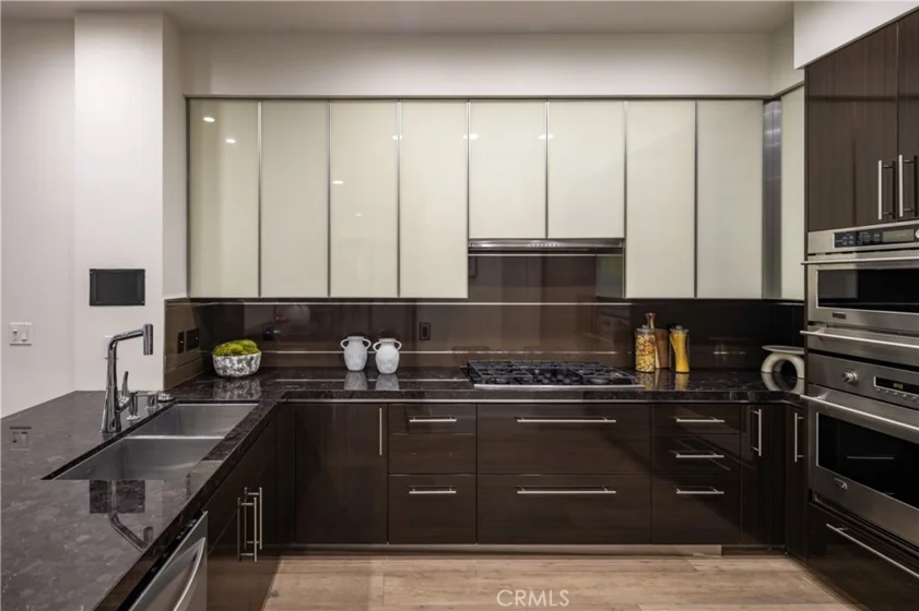 1318 S Roxbury #210 photo 3