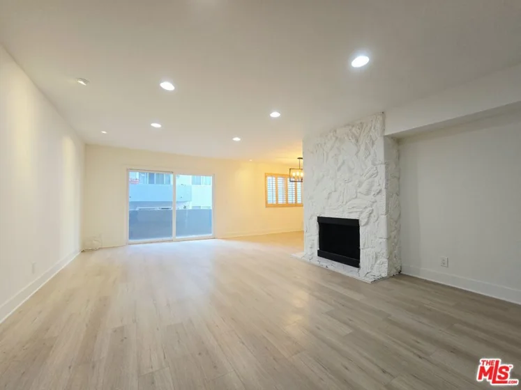 1262 S Barrington Avenue #204 photo 13