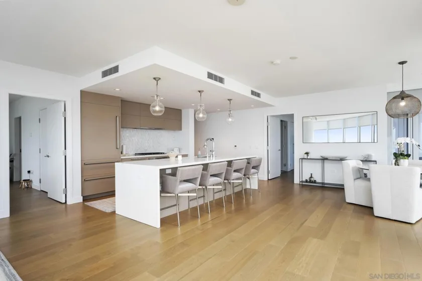 888 W E #2302 photo 30