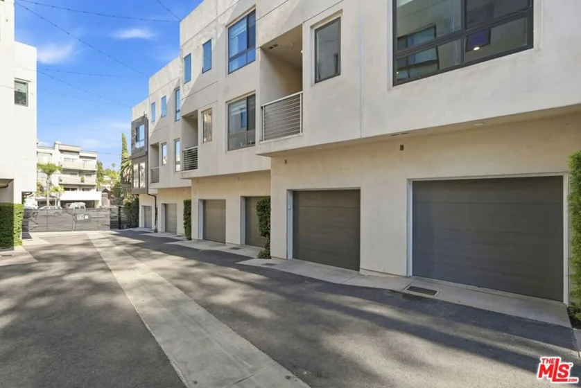 2111 N Cahuenga Boulevard #11 photo 36
