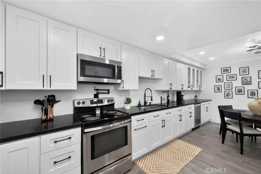 1725 Melrose #28 photo 34