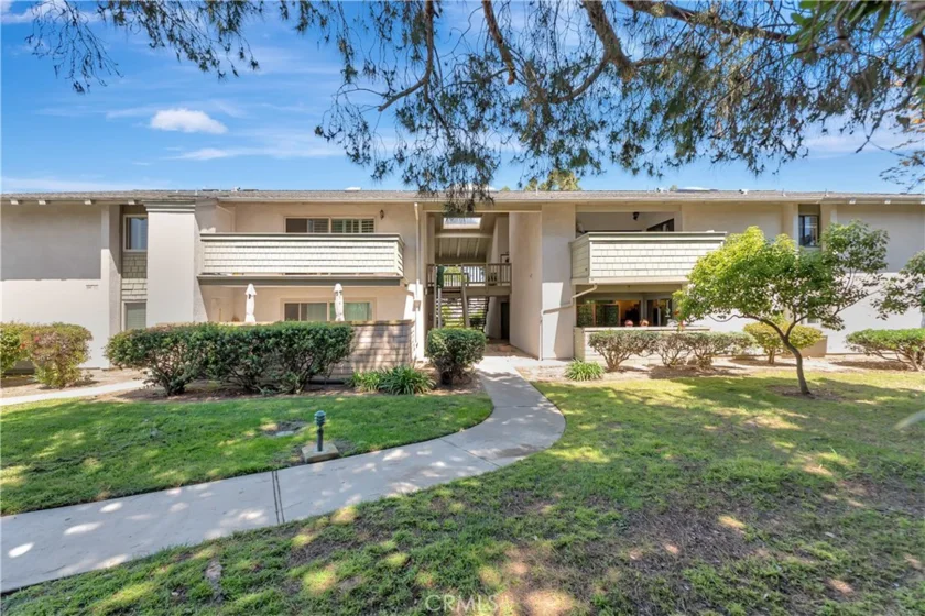 19-G Van Ness Court photo 3