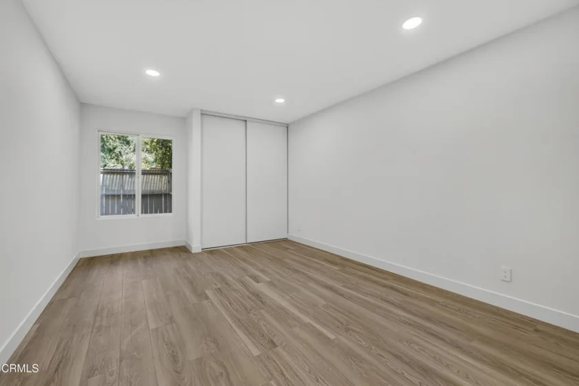 22330 Victory Boulevard #604 photo 3