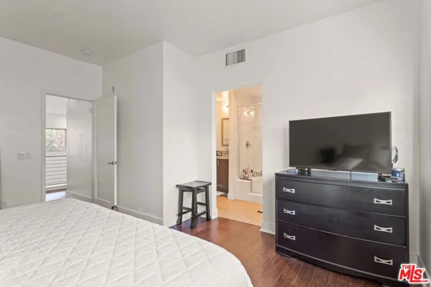 25 Delancy photo 17