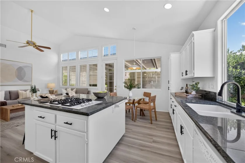 40221 Colony photo 6