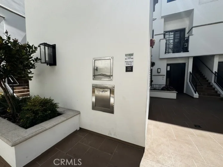 288 S Oakland photo 23