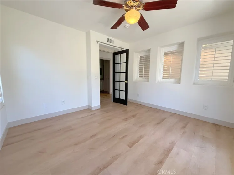 28910 Newport photo 34