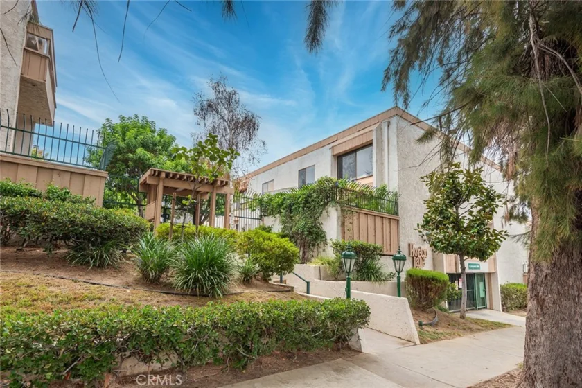 5533 Edward E Horton Lane #20 photo 1