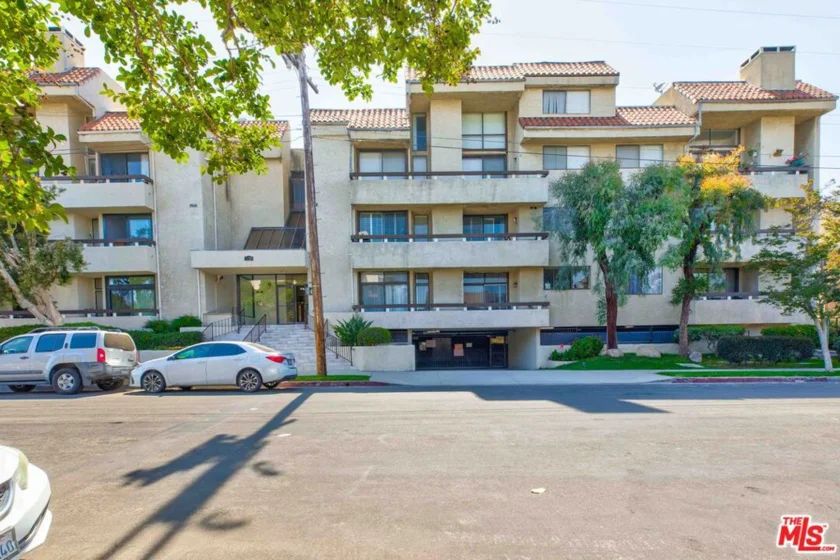 5237 Newcastle Avenue #301 photo 1