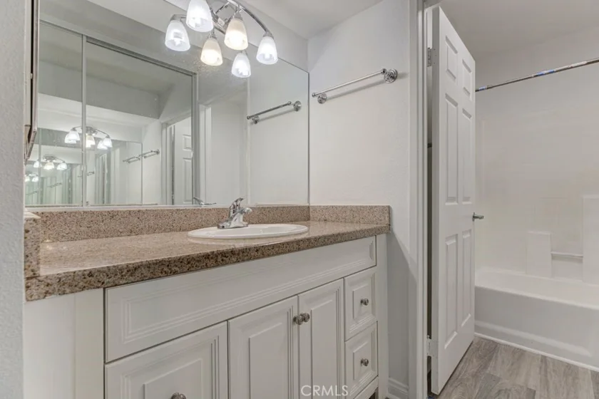 5515 Canoga Avenue #105 photo 12