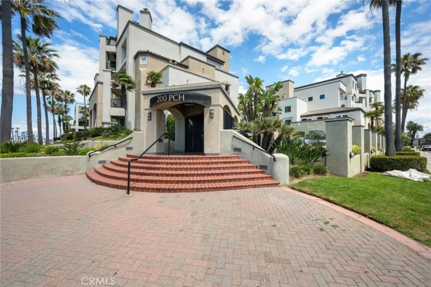200 Pacific Coast #M-9 photo 2