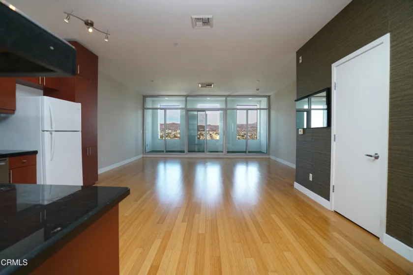 3810 Wilshire Boulevard #1802 photo 1