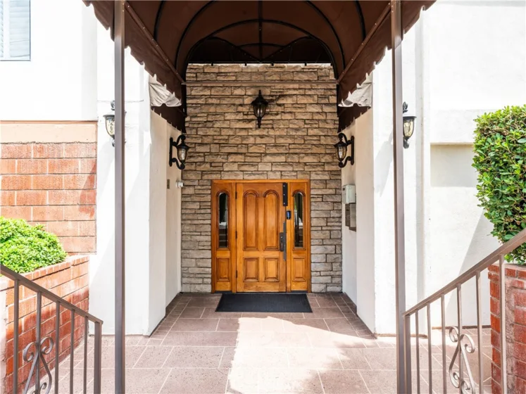 12801 Moorpark Street #111 photo 1