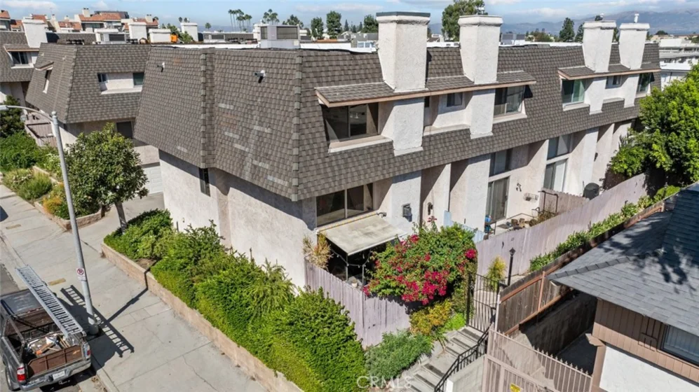 17931 Magnolia Boulevard #24 photo 1