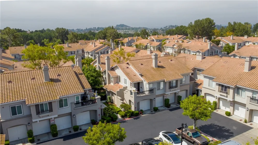 210 California Court photo 59